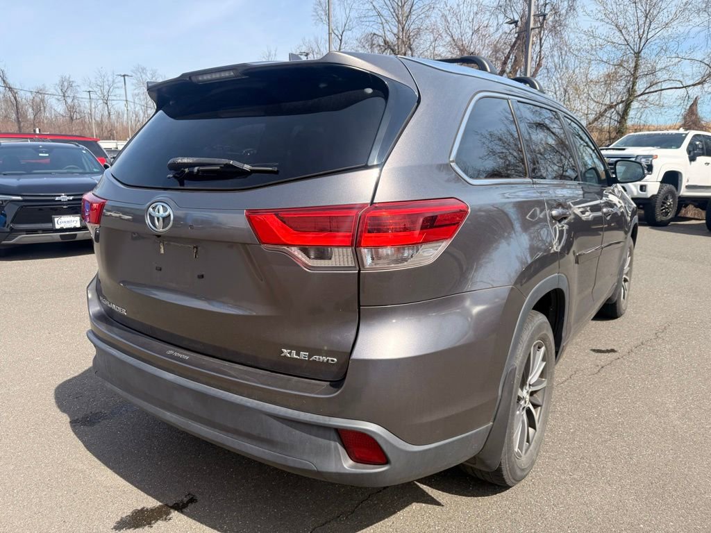 Used 2018 Toyota Highlander XLE image 11