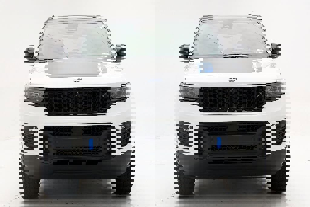 Used 2022 Jeep Grand Cherokee Trailhawk w/ Advanced Protech Group II AWD/4WD image 4