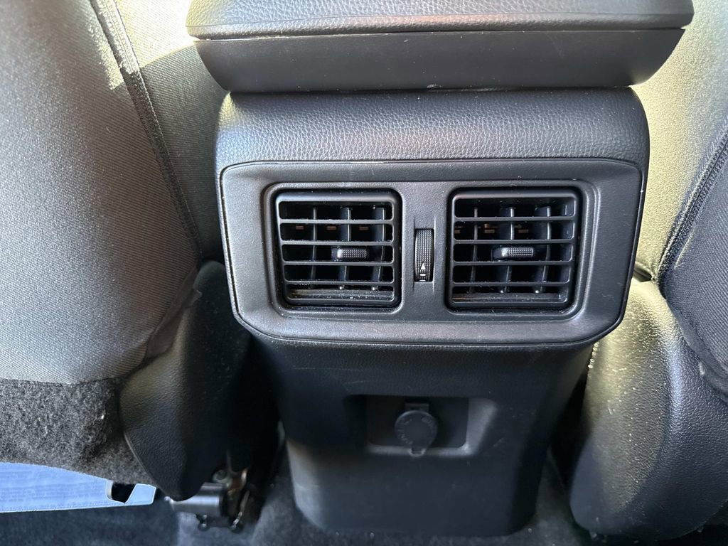 Used 2022 Toyota RAV4 LE image 17