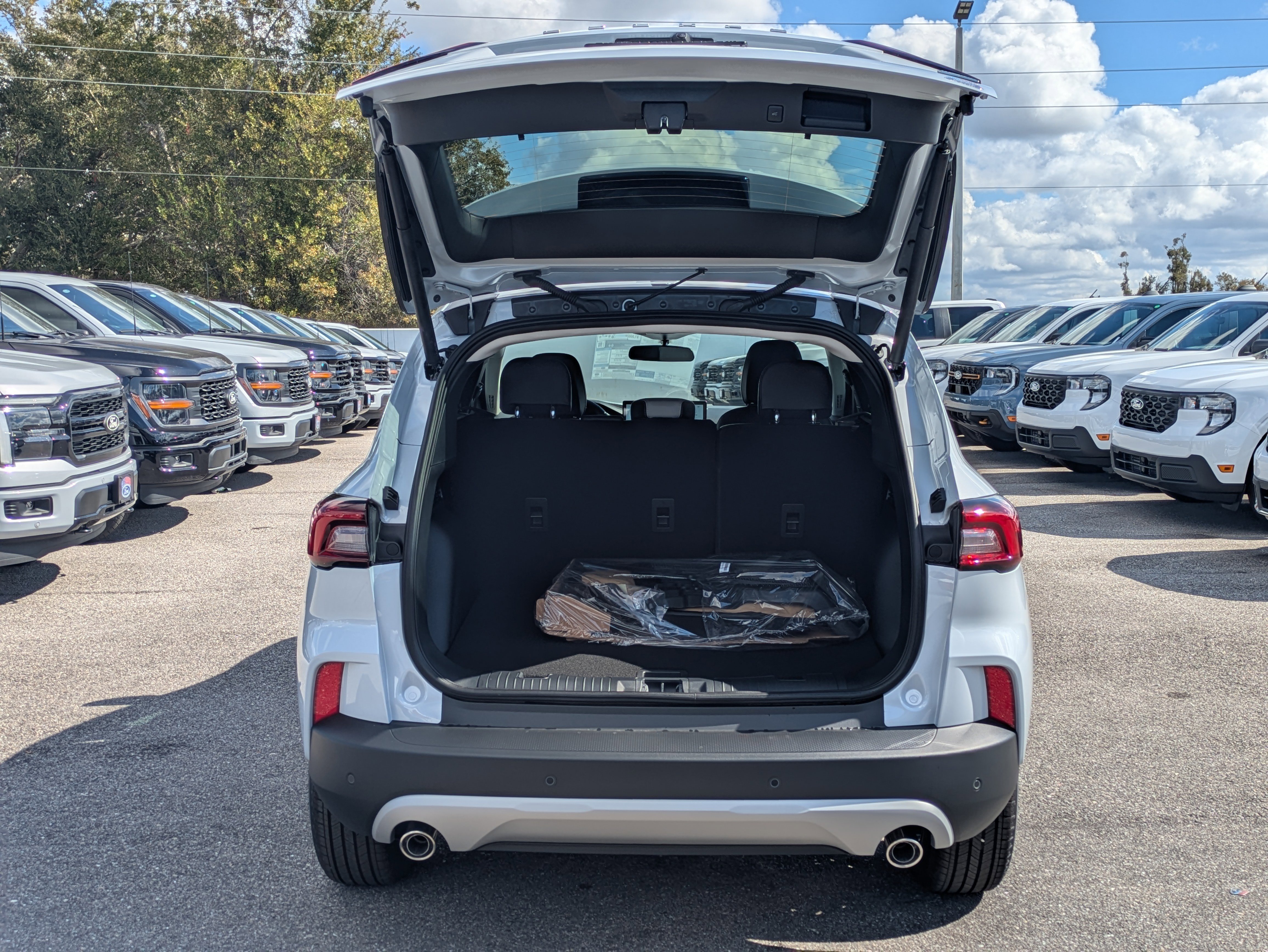 New 2026 Ford Escape SE FWD image 14