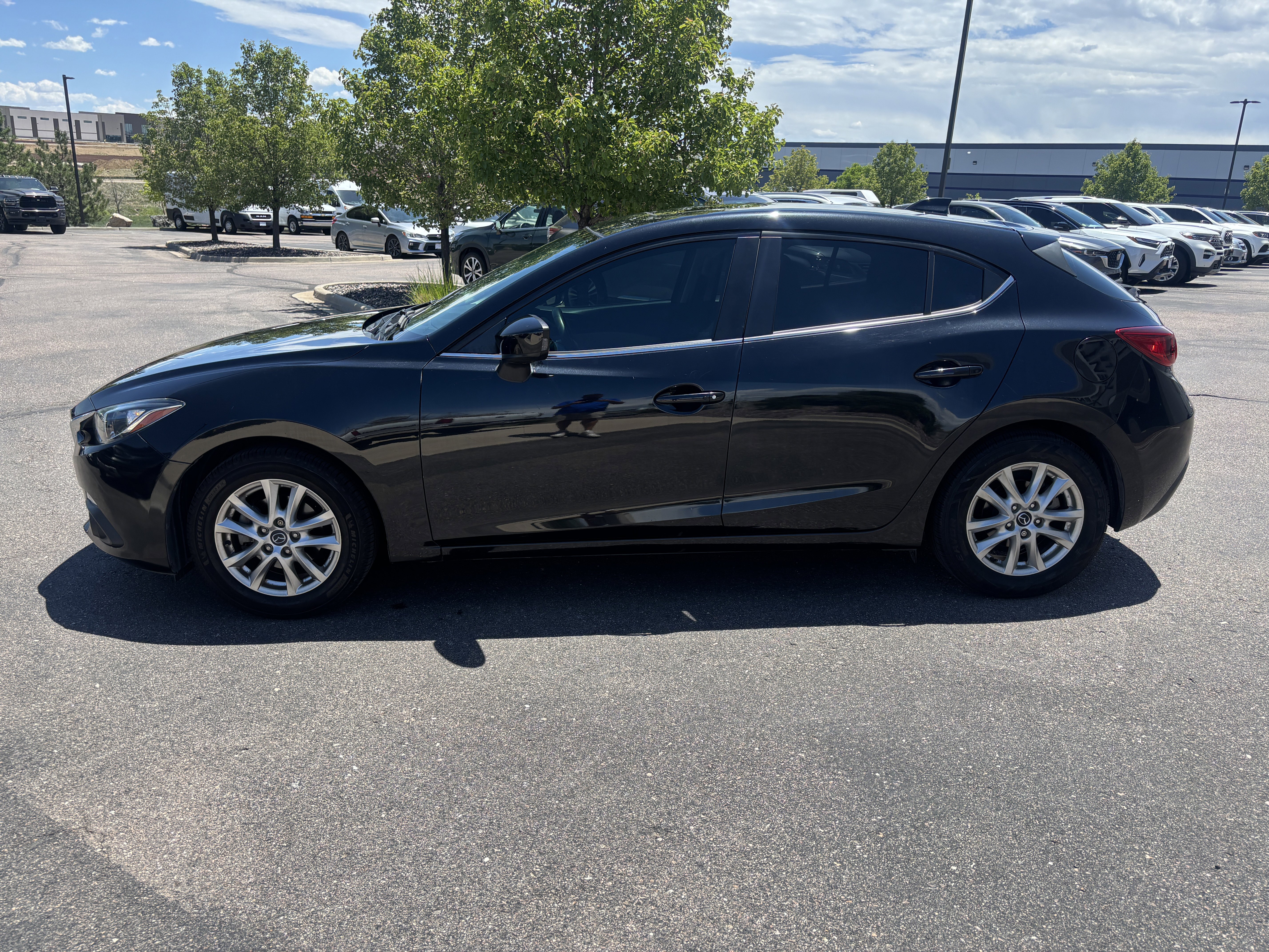Used 2015 MAZDA MAZDA3 i Touring w/ Technology Package FWD image 4