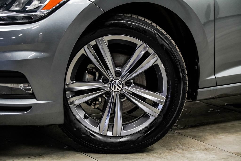 Used 2021 Volkswagen Jetta R-Line w/ R-Line Cold Weather Package image 3