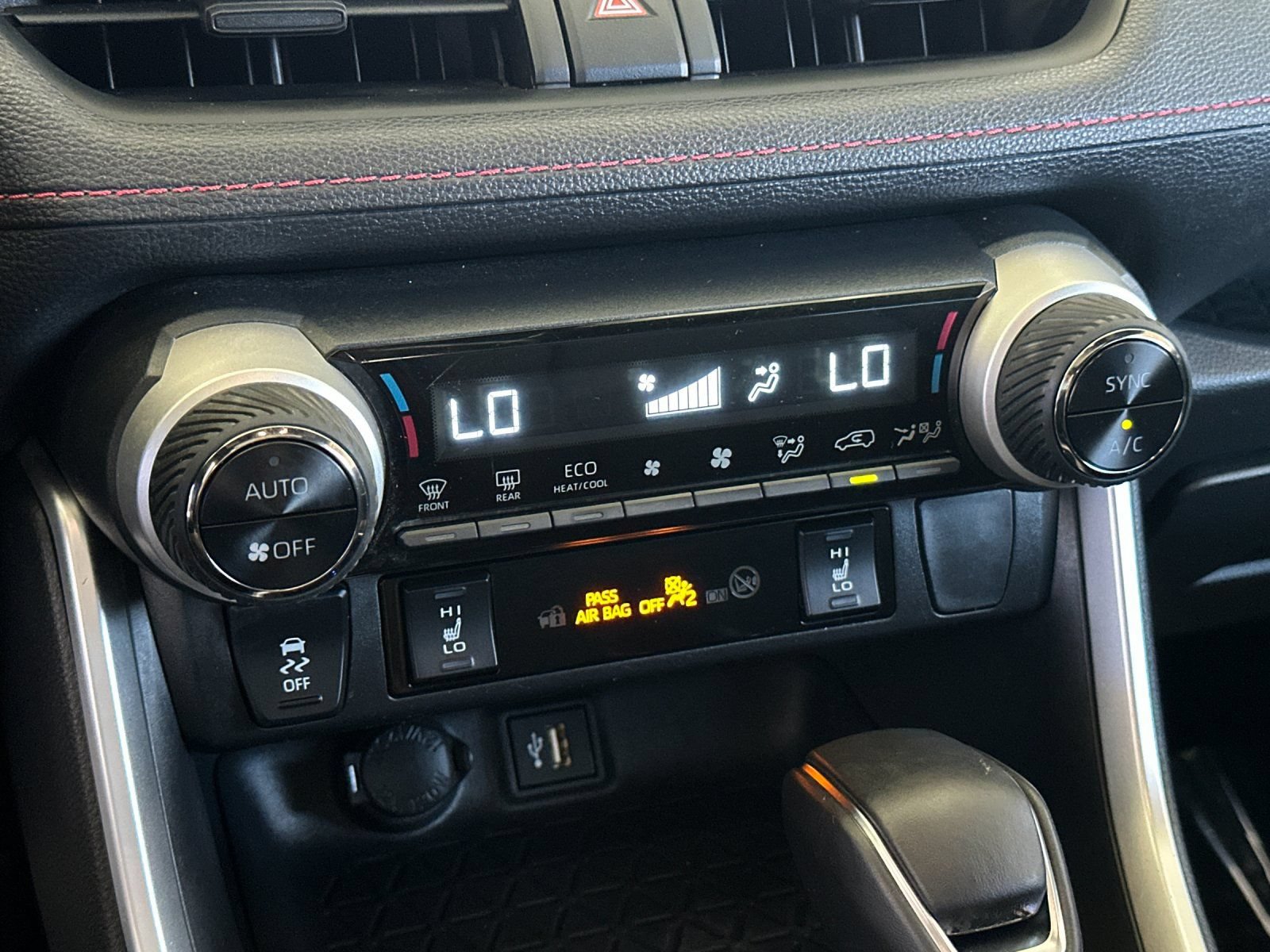 Used 2025 Toyota RAV4 SE w/ Weather & Moonroof Package AWD/4WD image 19