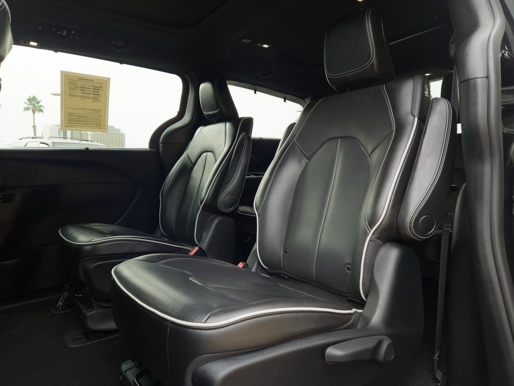 Used 2020 Chrysler Pacifica Limited w/ Advanced Safetytec Group image 21