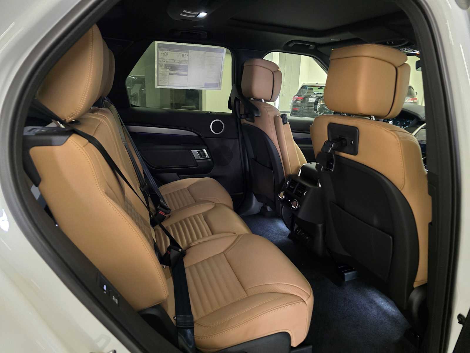 New 2026 Land Rover Discovery Limited Edition AWD/4WD image 13