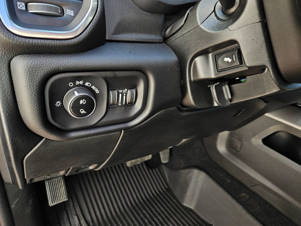 New 2026 RAM 2500 Laramie AWD/4WD image 15