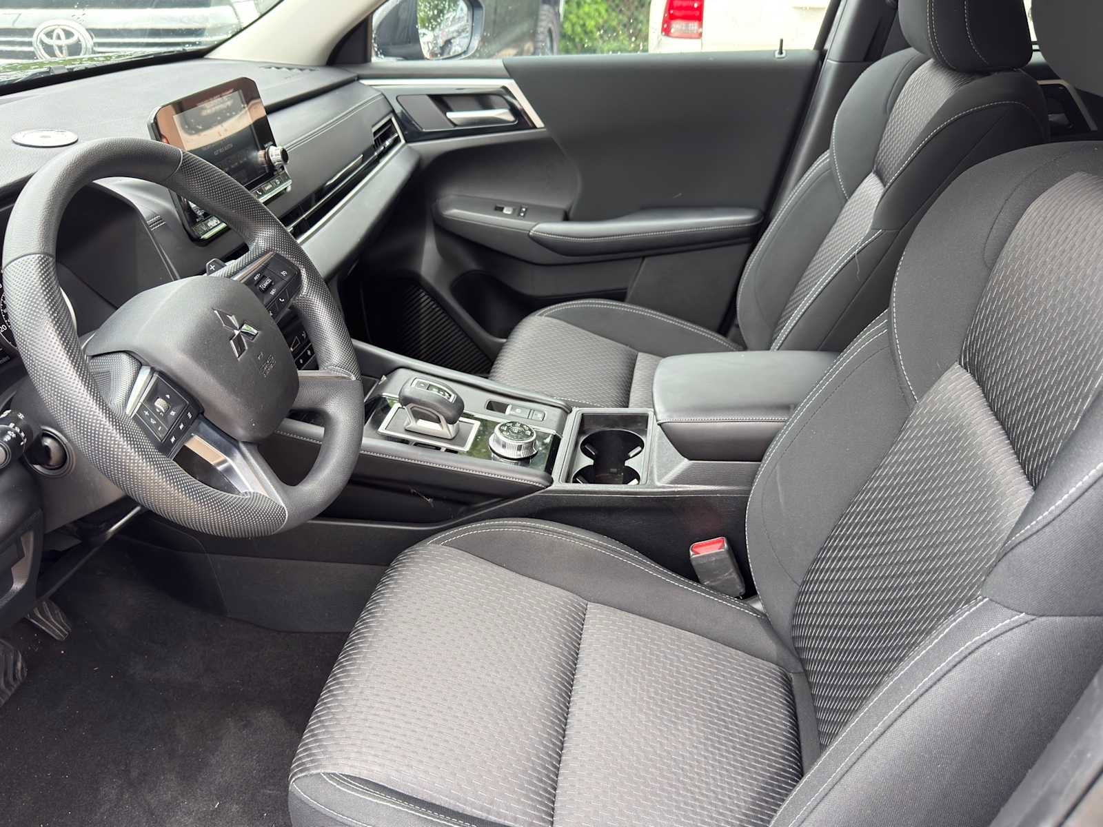 Used 2022 Mitsubishi Outlander ES image 8