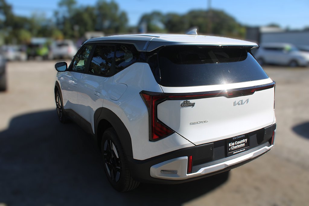 New 2027 Kia Seltos LX FWD image 11