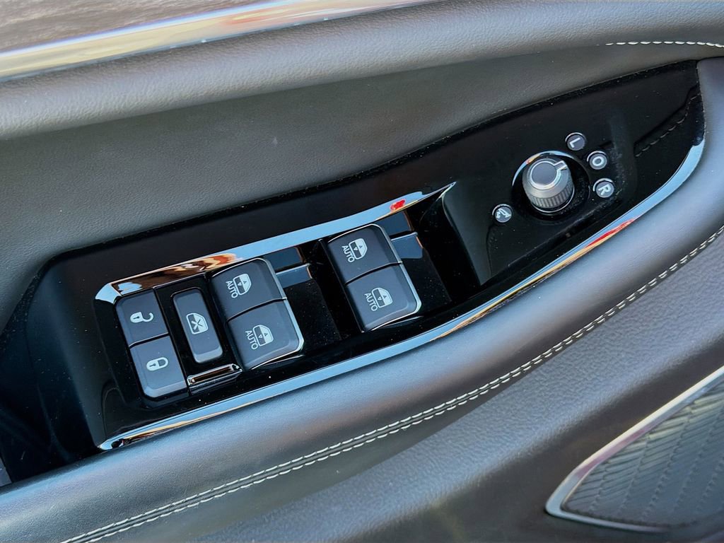 Used 2023 Jeep Grand Cherokee Overland image 25