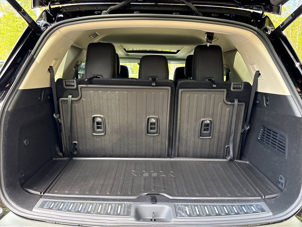 New 2026 Nissan Pathfinder Platinum FWD image 24