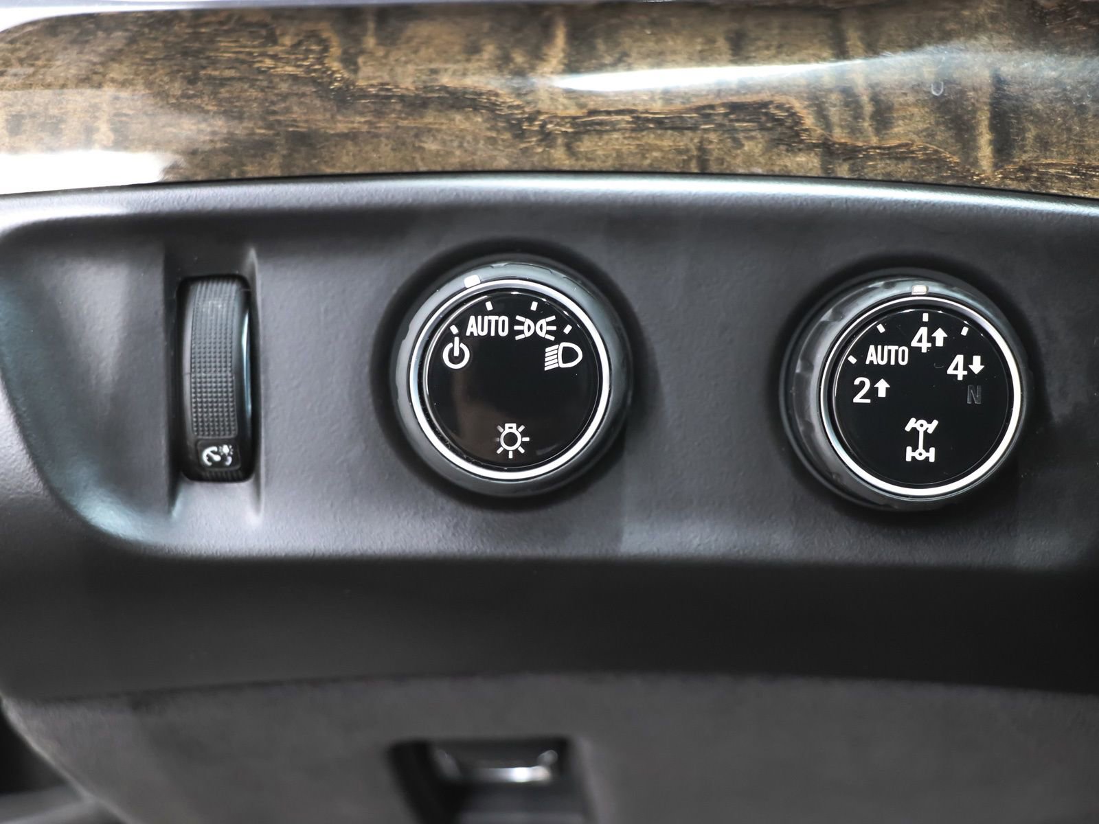 Used 2016 Cadillac Escalade Platinum image 34