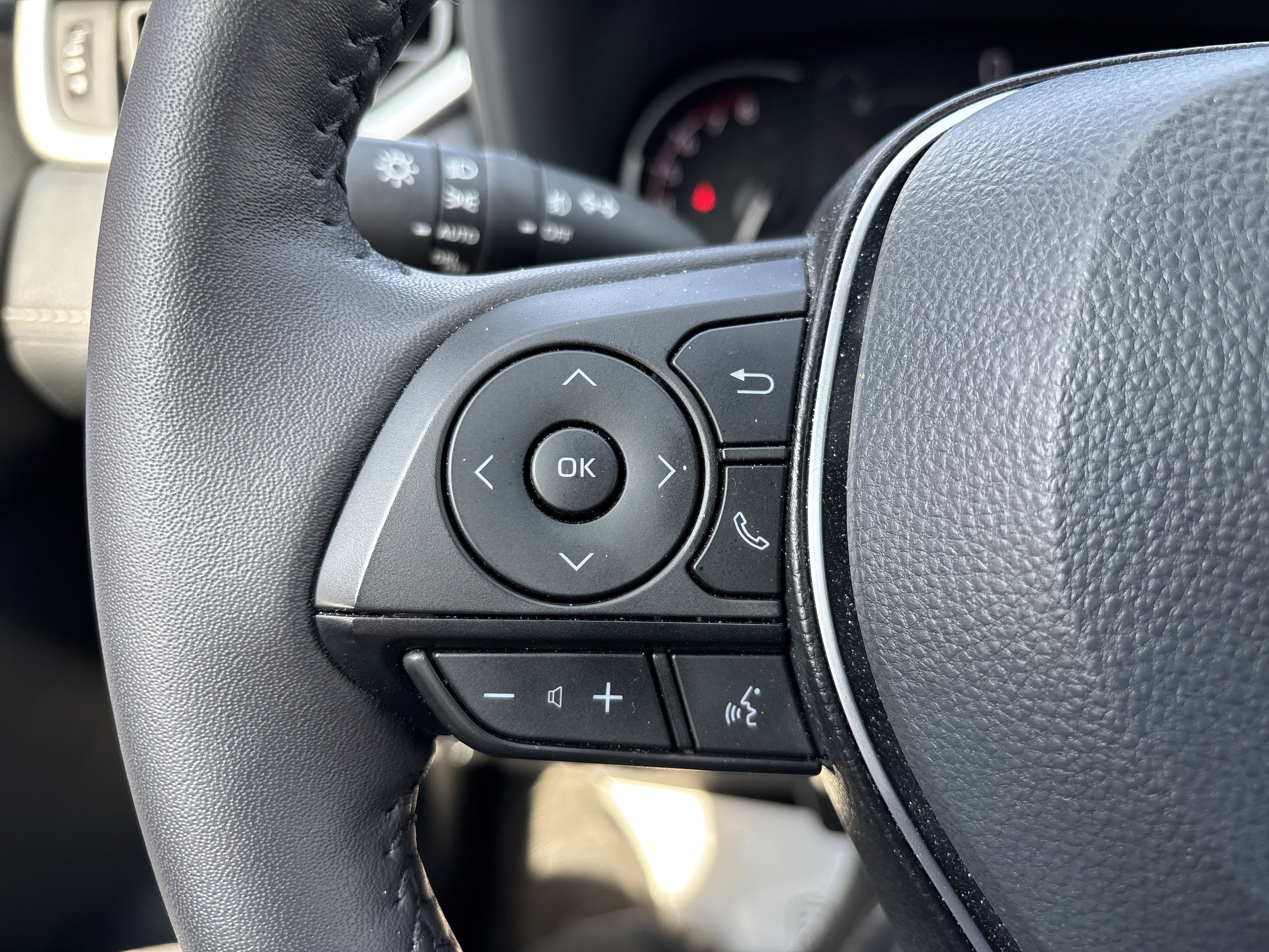 Used 2025 Toyota RAV4 XLE Premium image 19