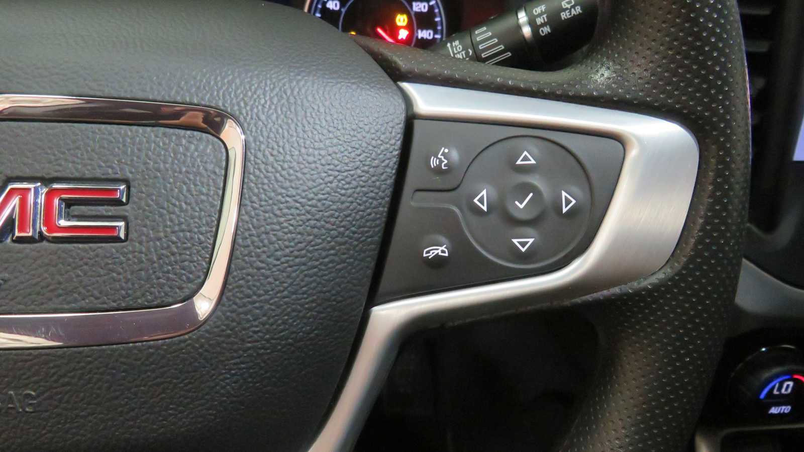 Used 2023 GMC Acadia SLE w/ Driver Convenience Package image 30