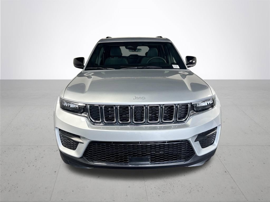 New 2026 Jeep Grand Cherokee Laredo w/ Trailer Tow Package AWD/4WD image 3