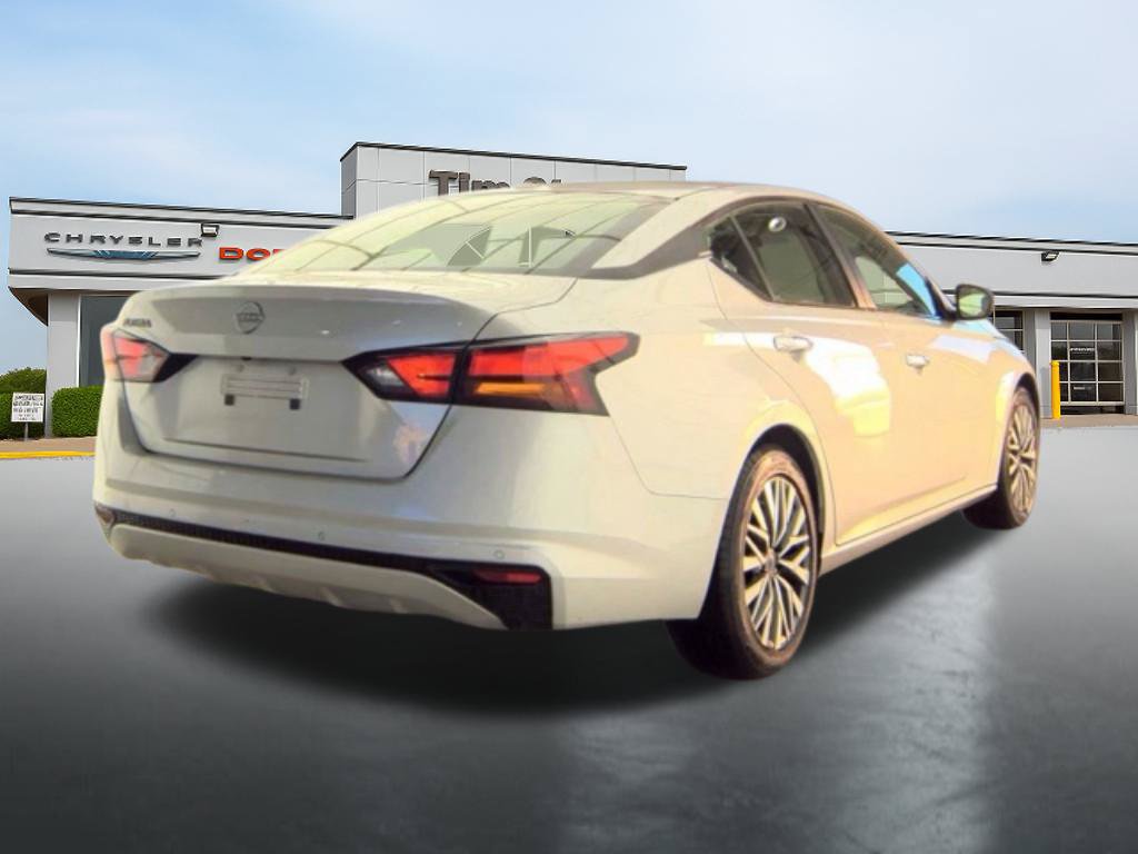 Used 2025 Nissan Altima 2.5 SV FWD image 7
