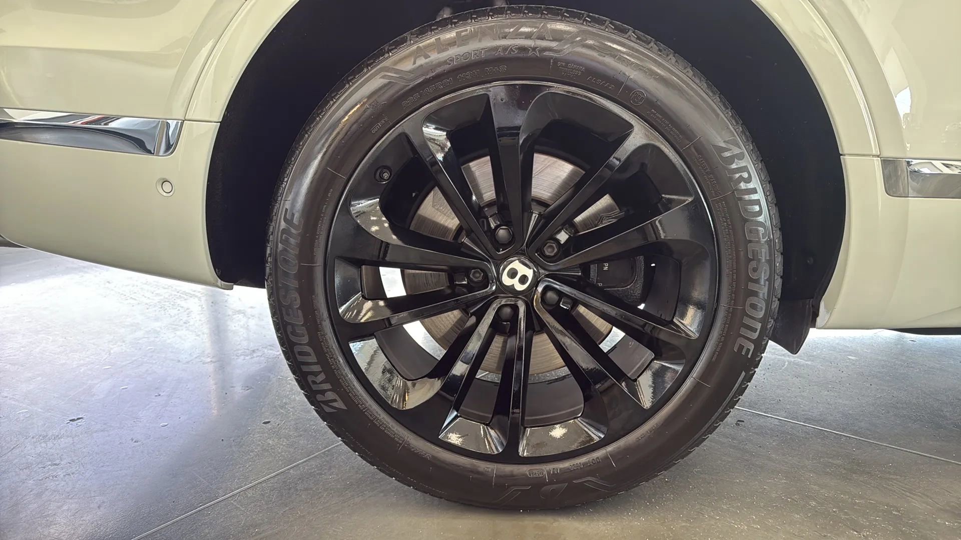 Used 2017 Bentley Bentayga W12 Sport Utility 4D image 23