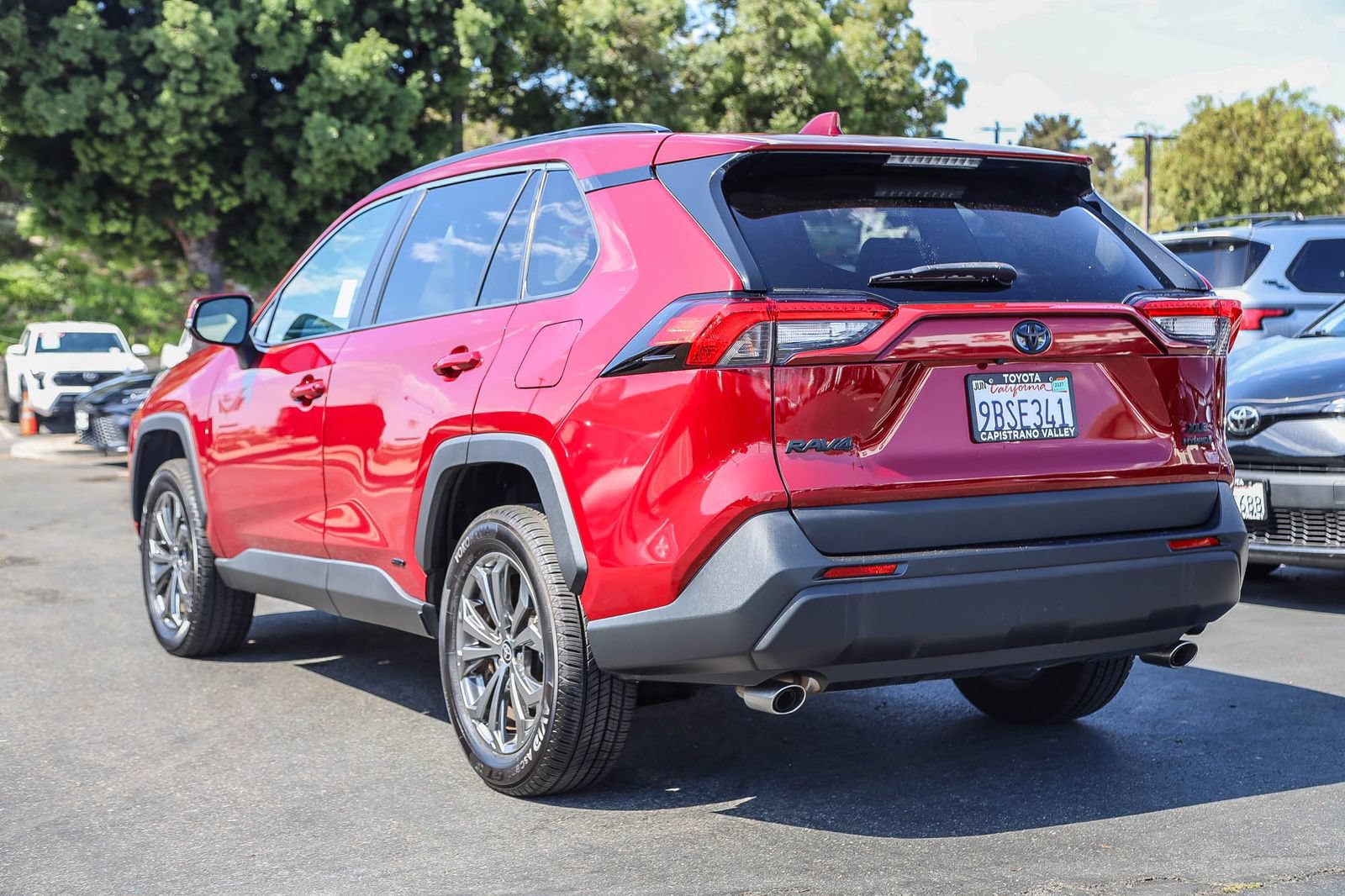 Certified 2022 Toyota RAV4 XLE Premium AWD/4WD image 6