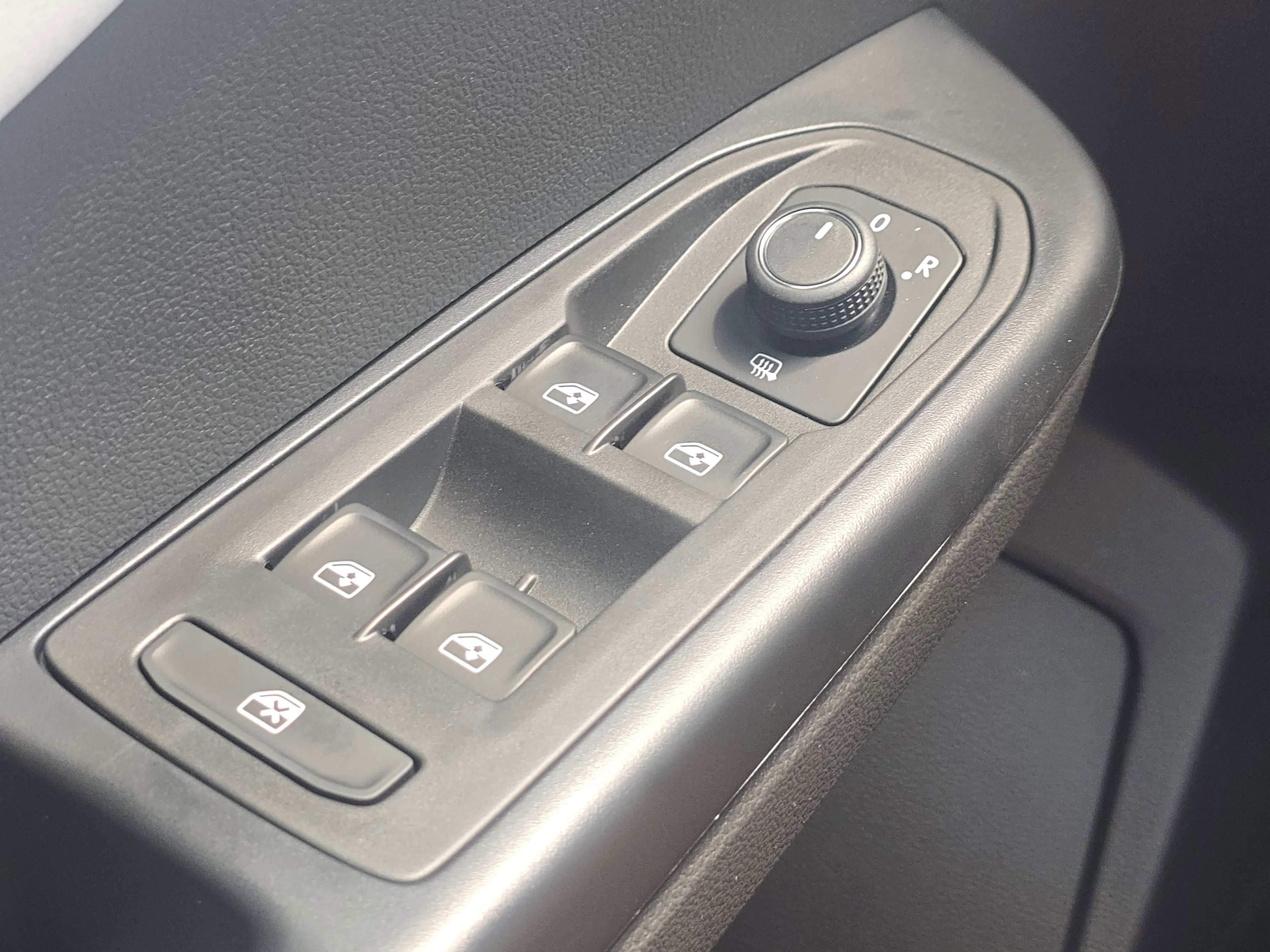 New 2025 Volkswagen Taos SE image 24