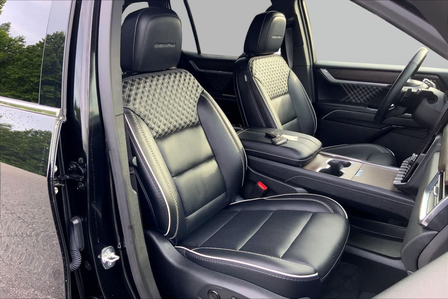 Used 2025 GMC Acadia Denali FWD image 9