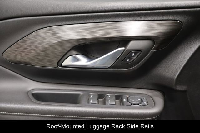 Used 2023 GMC Terrain SLE w/ Driver Convenience Package image 17