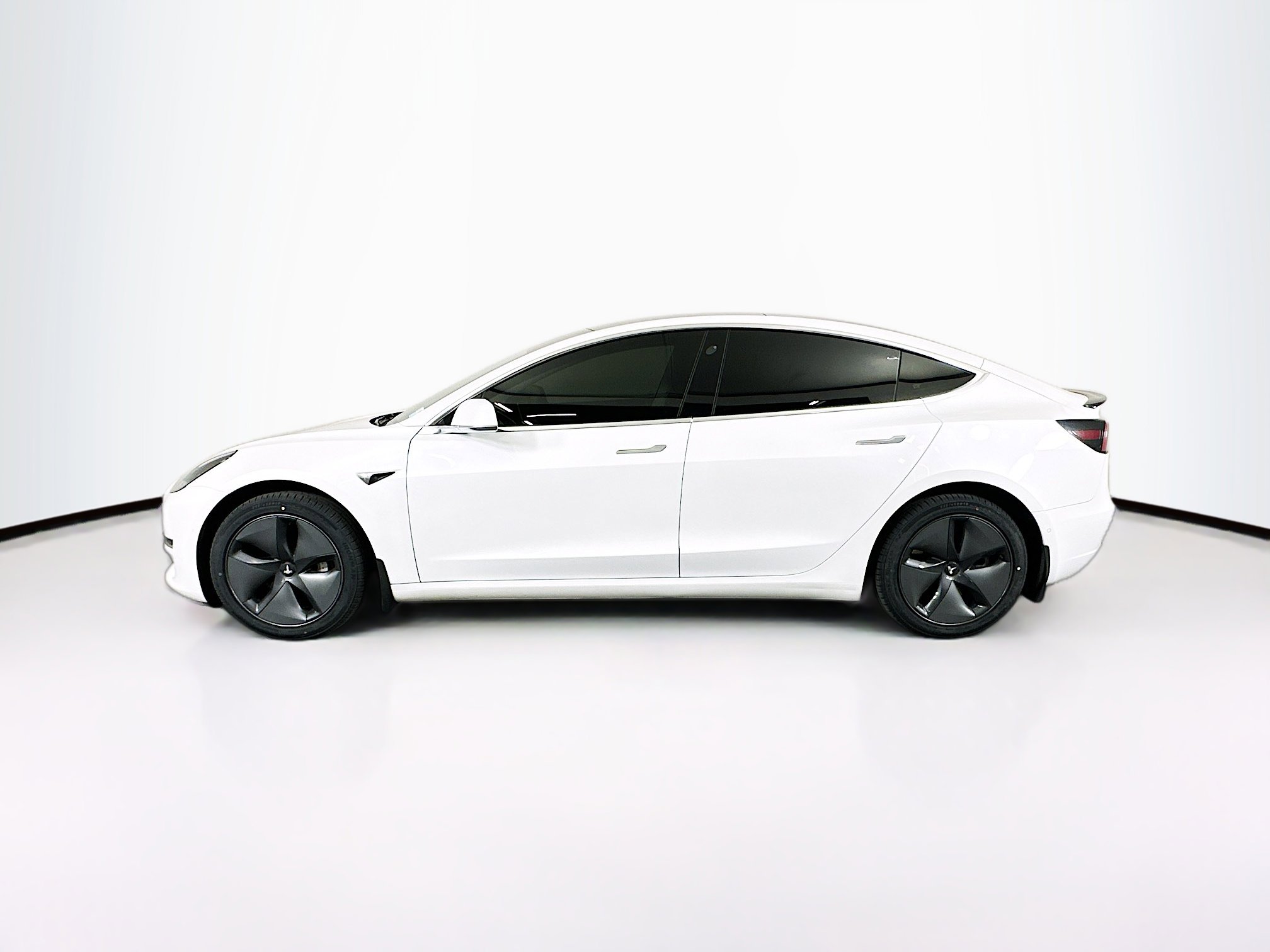 Used 2019 Tesla Model 3 Standard Range Plus RWD image 4