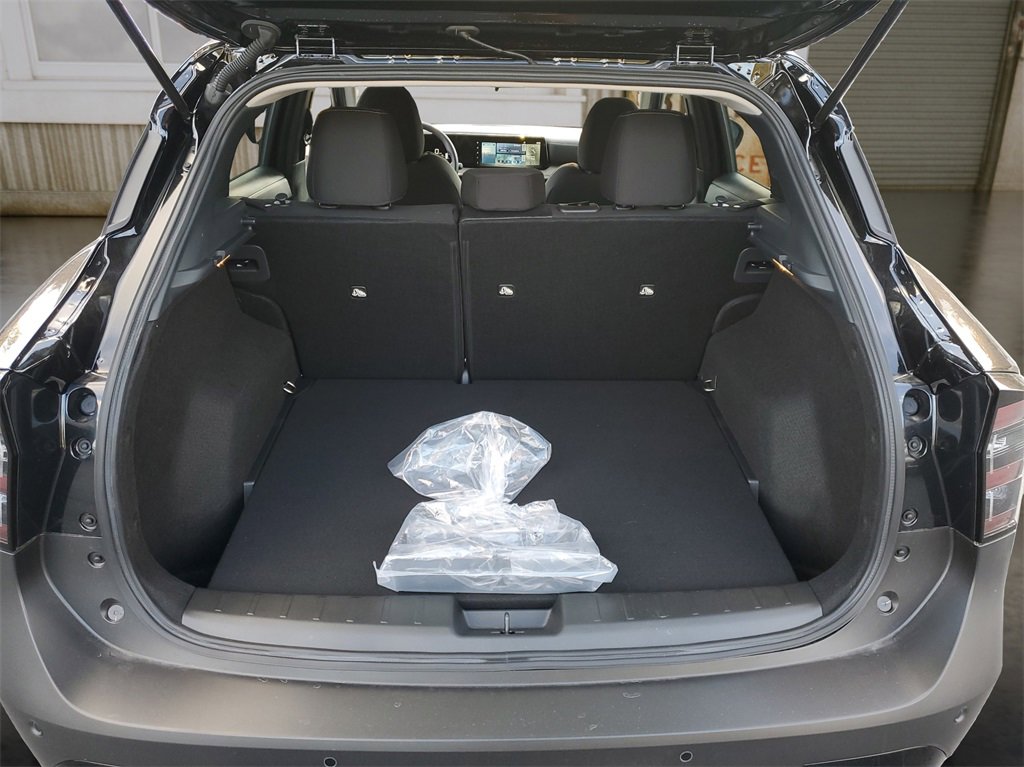 Used 2025 Nissan Kicks SV image 7