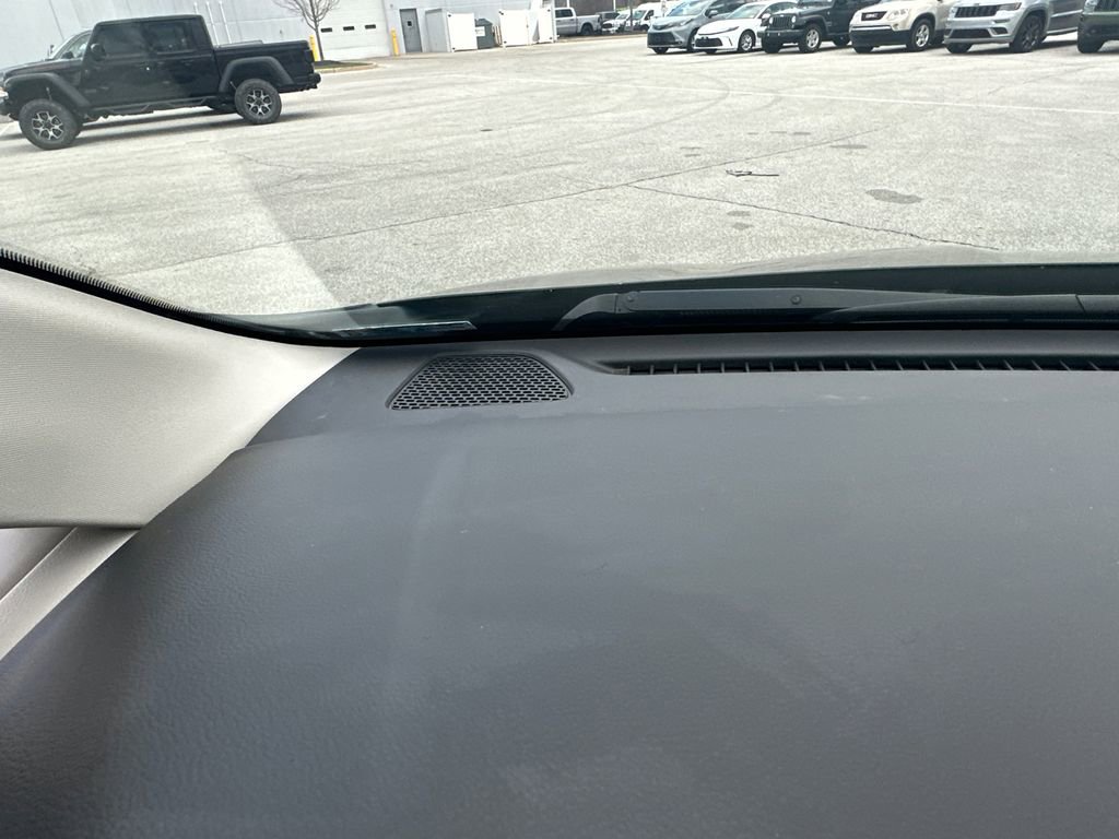 Used 2024 Chrysler Pacifica Touring-L image 13