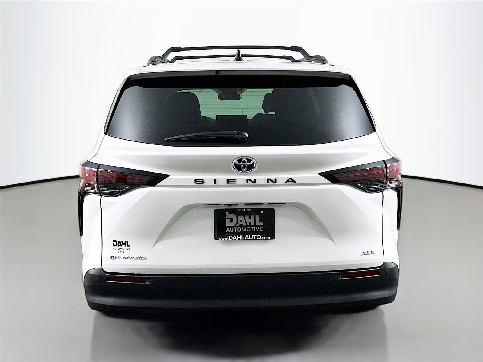 Used 2025 Toyota Sienna XLE w/ XLE Plus Package image 12