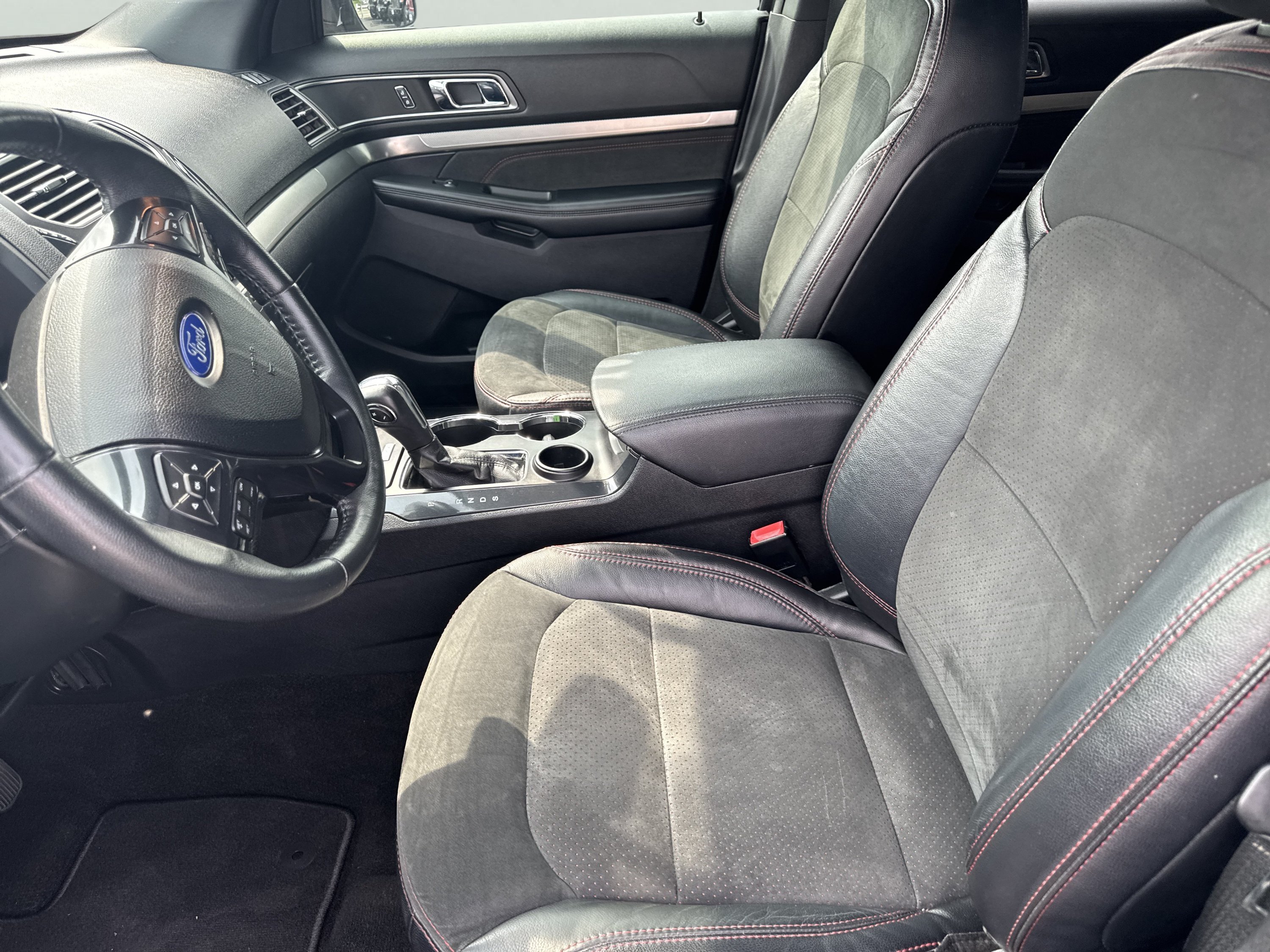 Used 2019 Ford Explorer XLT w/ Equipment Group 202A FWD image 10