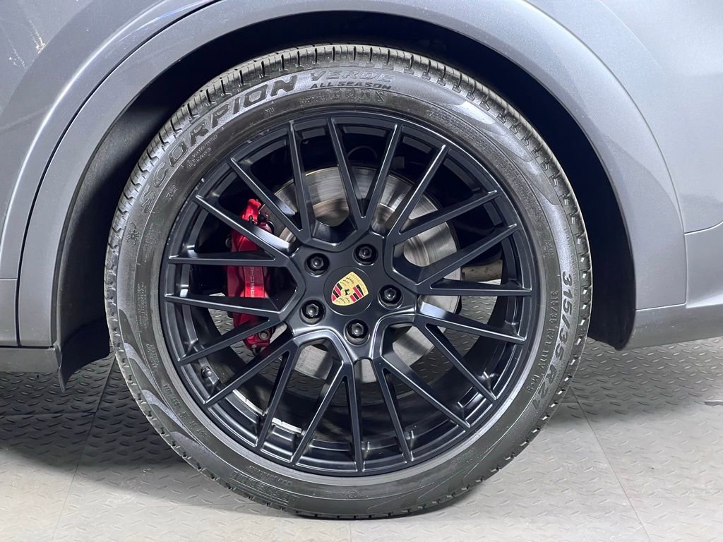 Used 2023 Porsche Cayenne GTS AWD/4WD image 12