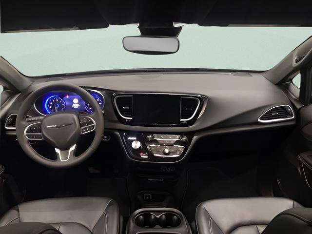 Used 2025 Chrysler Pacifica Select FWD image 32