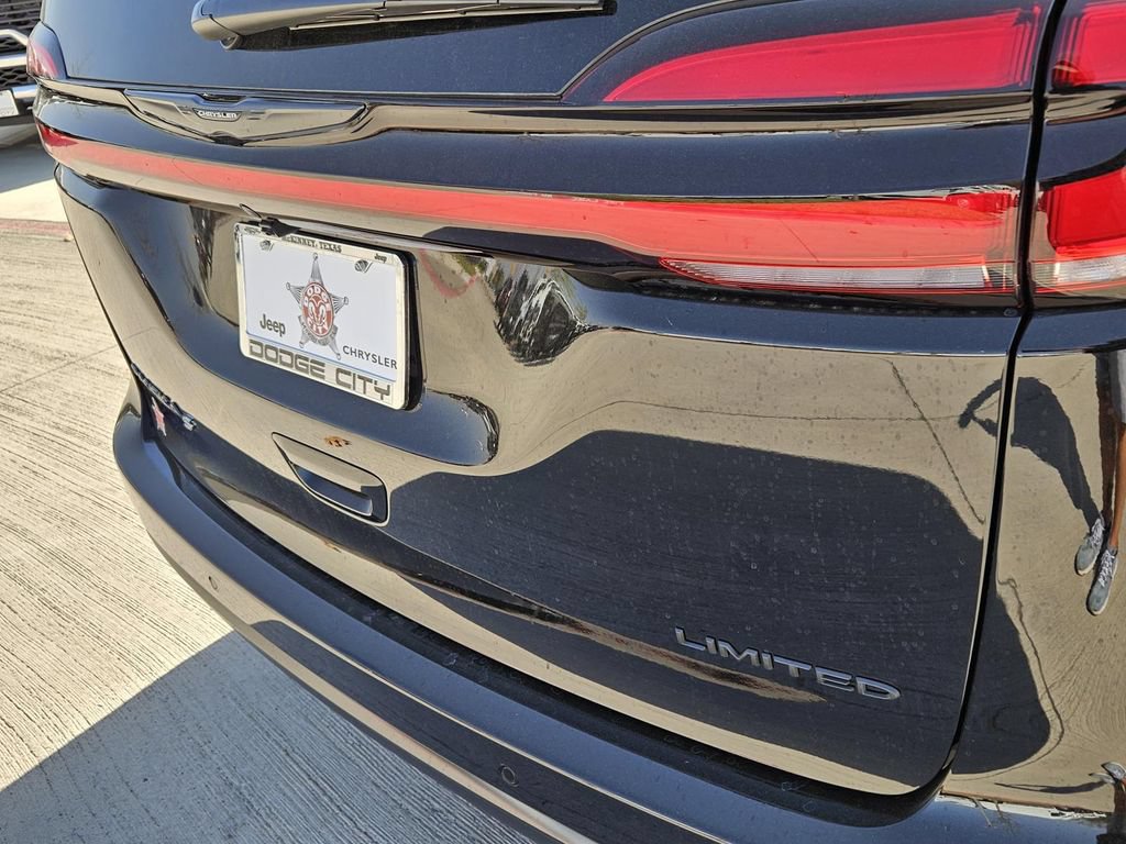 New 2026 Chrysler Pacifica Limited w/ Uconnect Theater Family Group FWD image 5