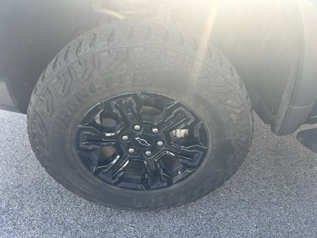 Used 2023 Chevrolet Silverado 1500 ZR2 w/ Technology Package image 11