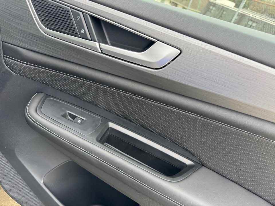 New 2025 Volkswagen Atlas Cross Sport SE image 24