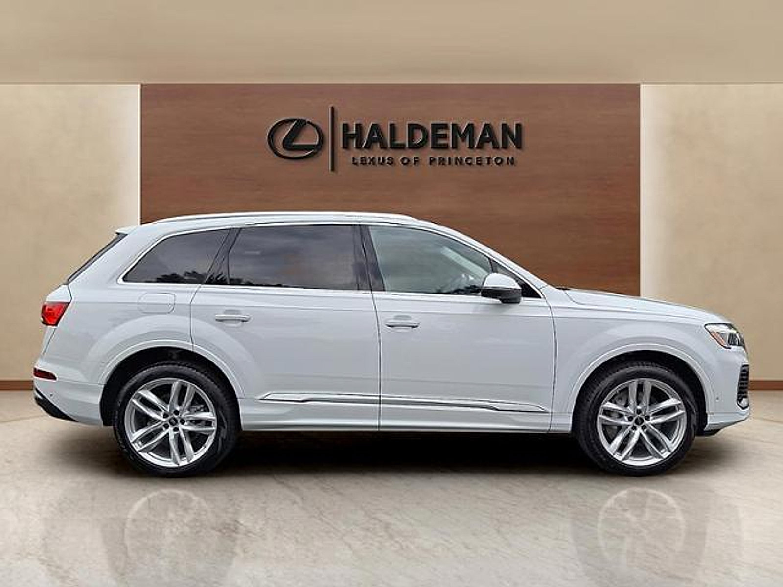 Used 2025 Audi Q7 3.0T Premium Plus AWD/4WD image 7