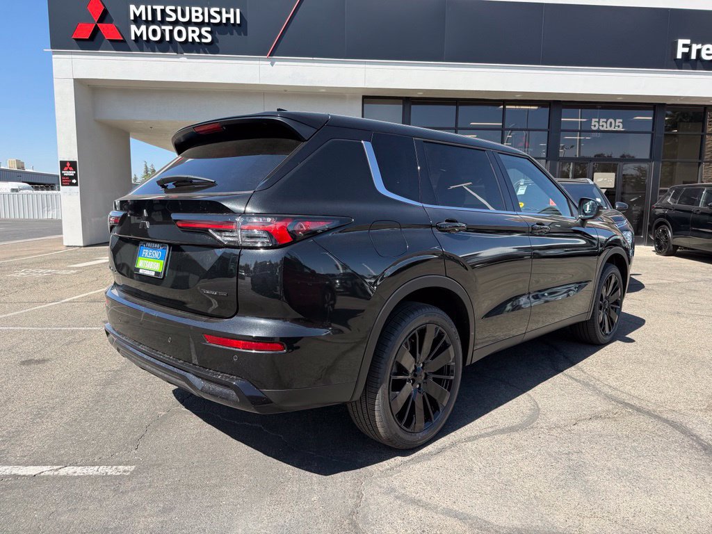 New 2026 Mitsubishi Outlander LE FWD image 12