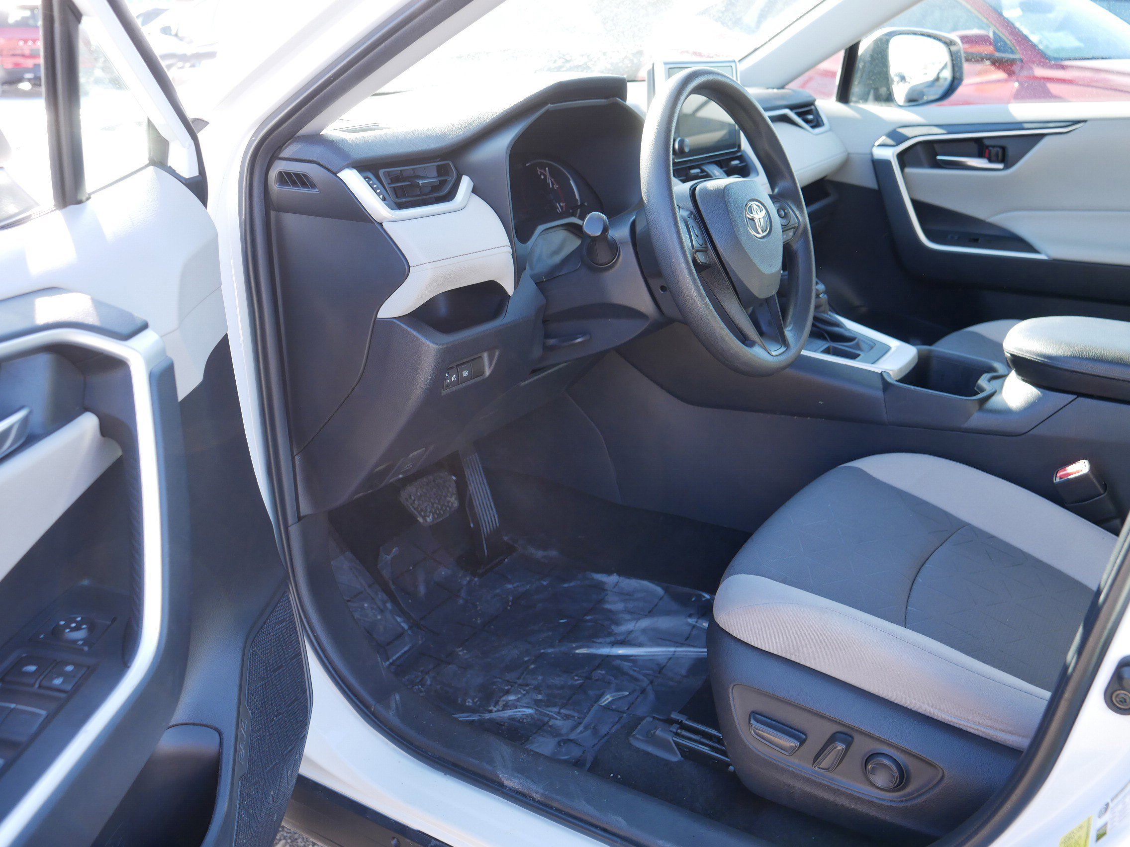 Used 2023 Toyota RAV4 XLE image 11