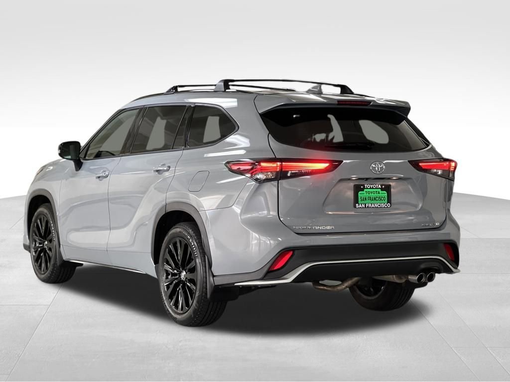 Certified 2025 Toyota Highlander XSE image 3
