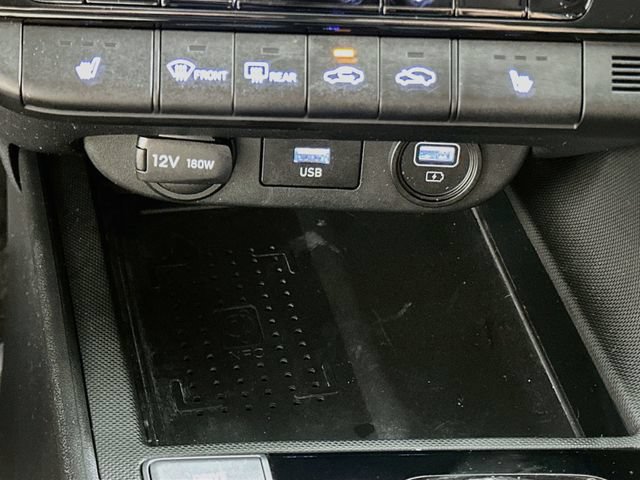 Used 2023 Hyundai Elantra Limited FWD image 18