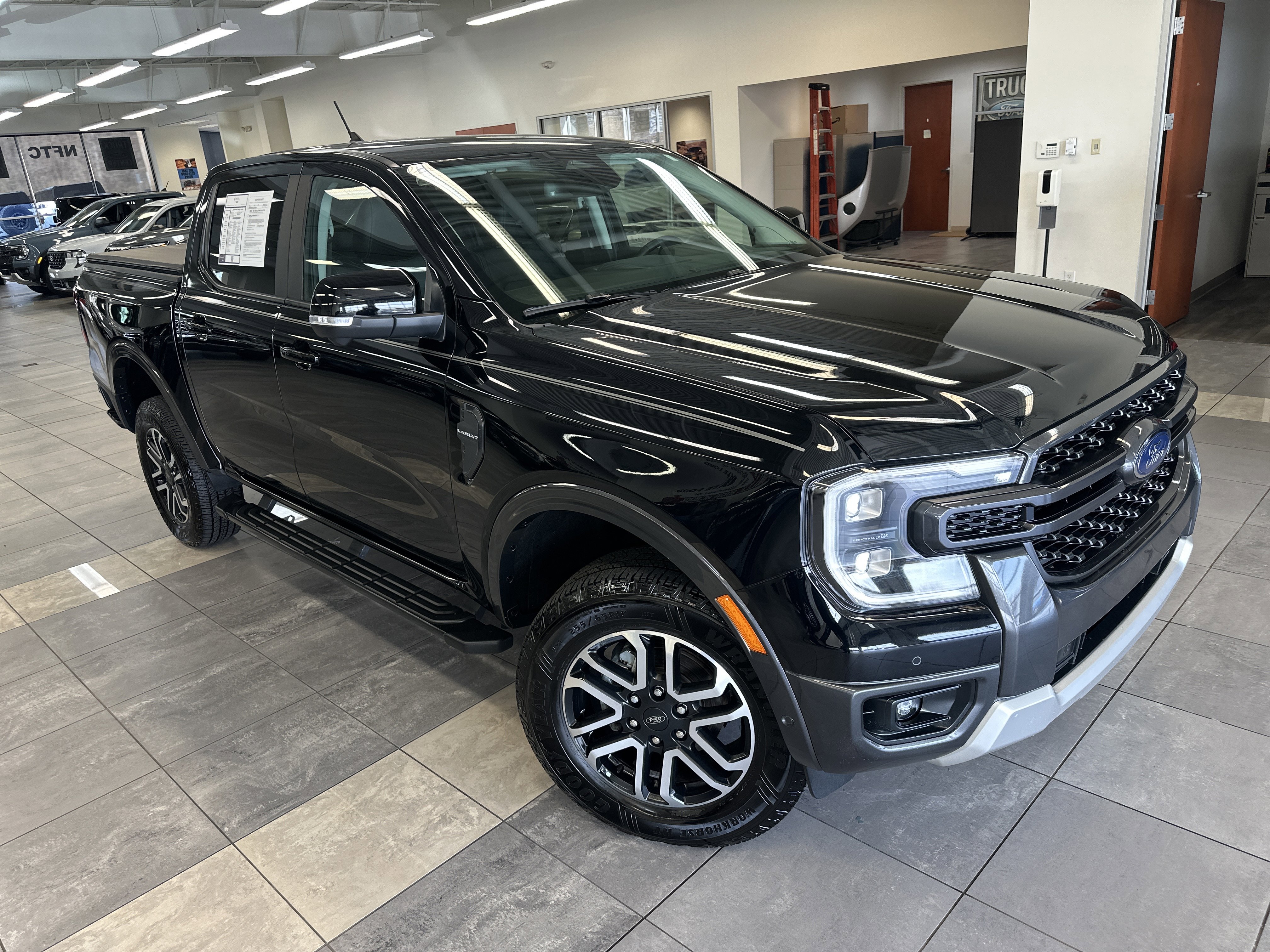 Used 2024 Ford Ranger Lariat w/ FX4 Off-Road Package image 12