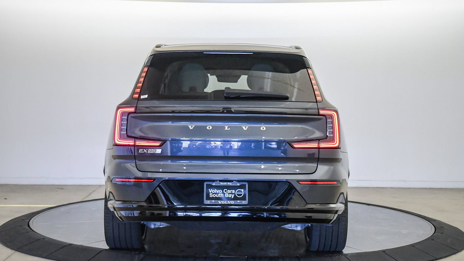 Certified 2025 Volvo EX90 Ultra AWD/4WD image 3