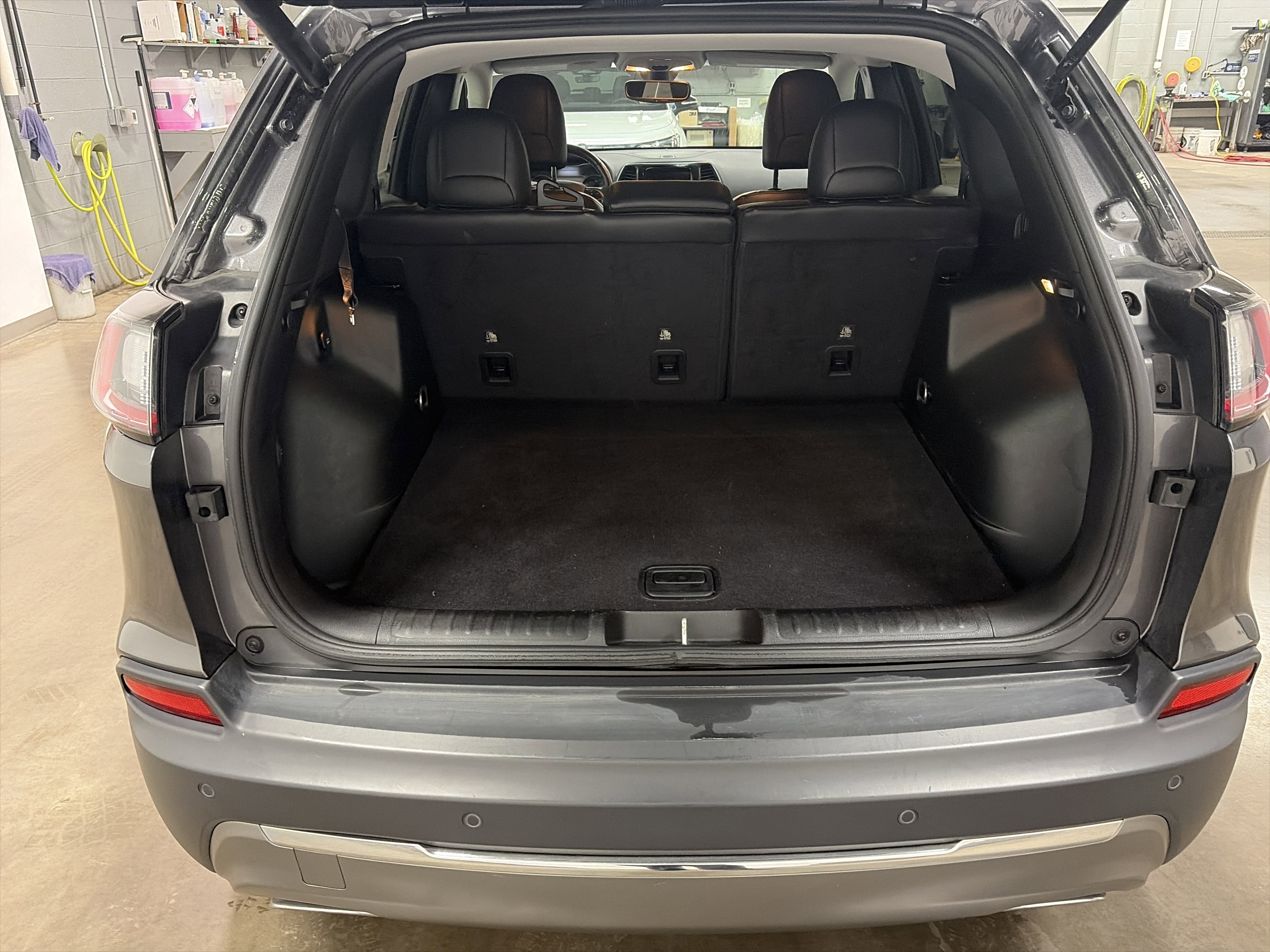 Used 2019 Jeep Cherokee Limited AWD/4WD image 27