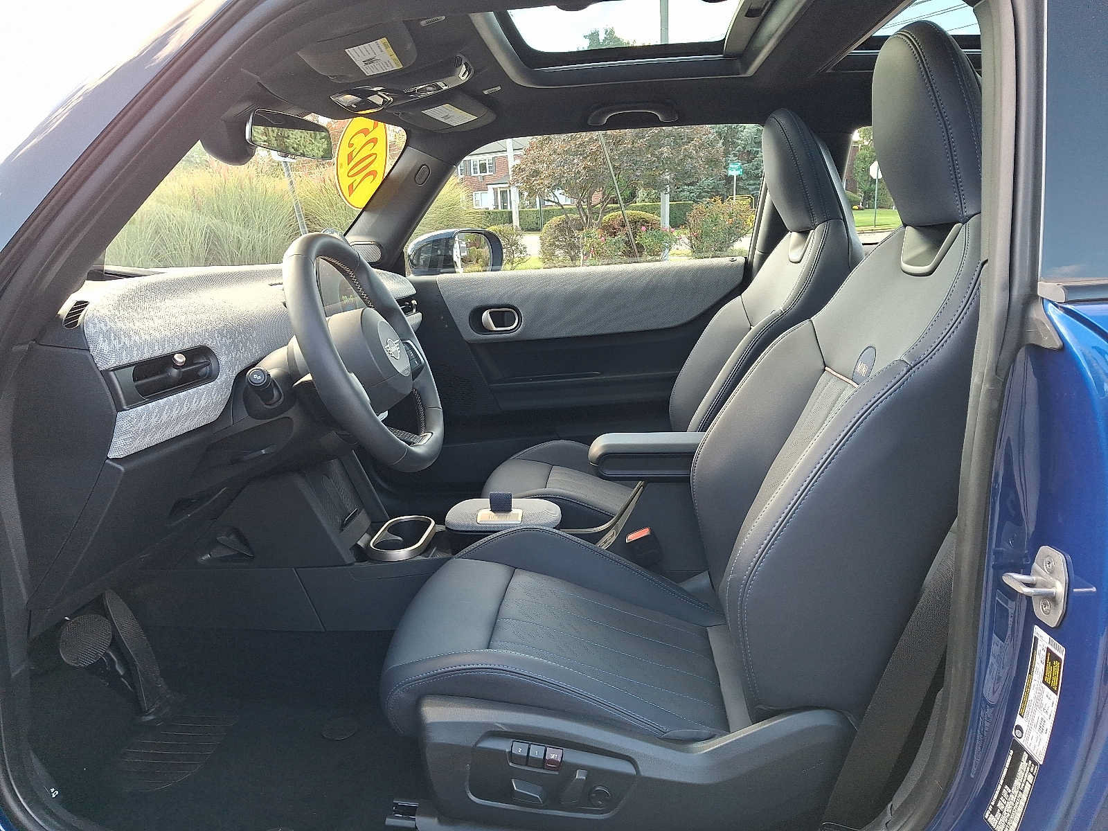 Used 2025 MINI Cooper 2-Door Hardtop FWD image 13