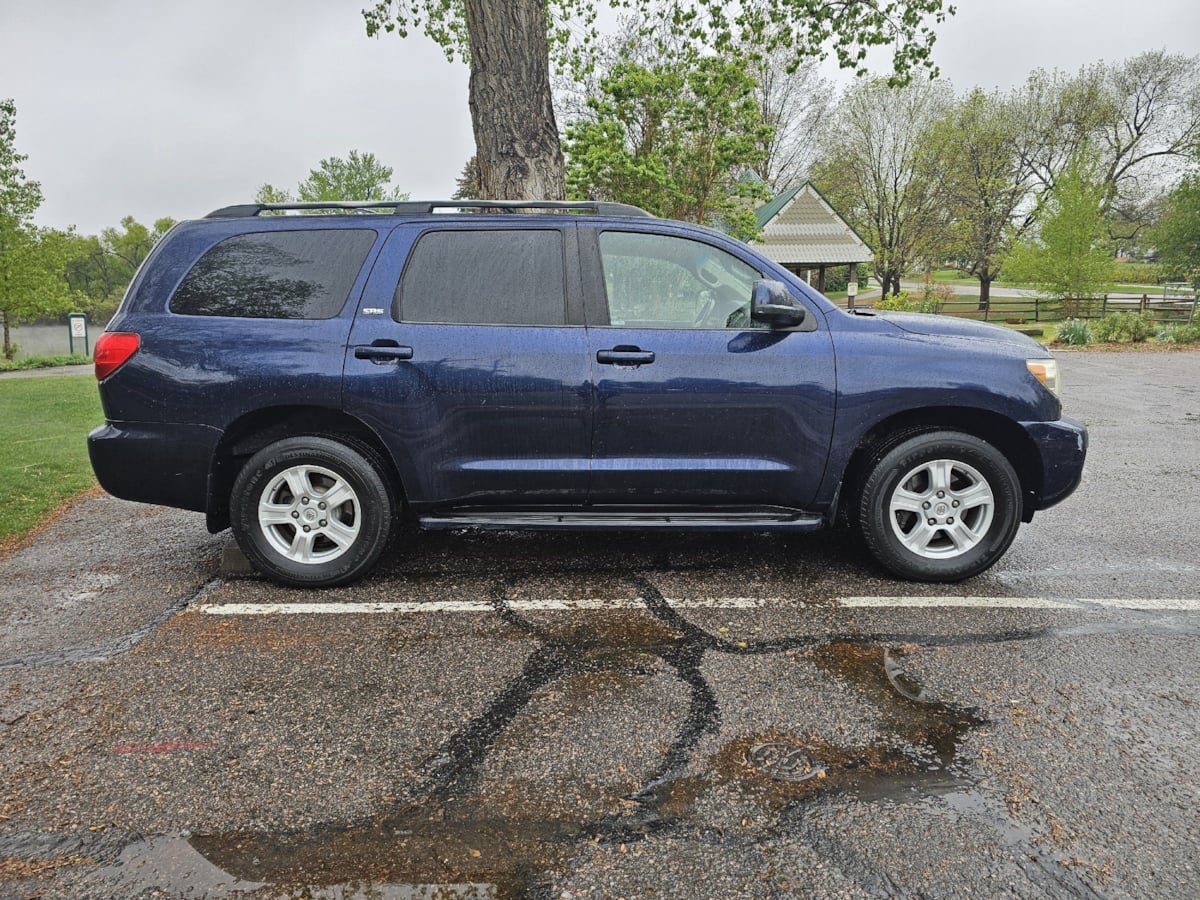 Used 2008 Toyota Sequoia SR5 w/ Towing Pkg AWD/4WD image 6