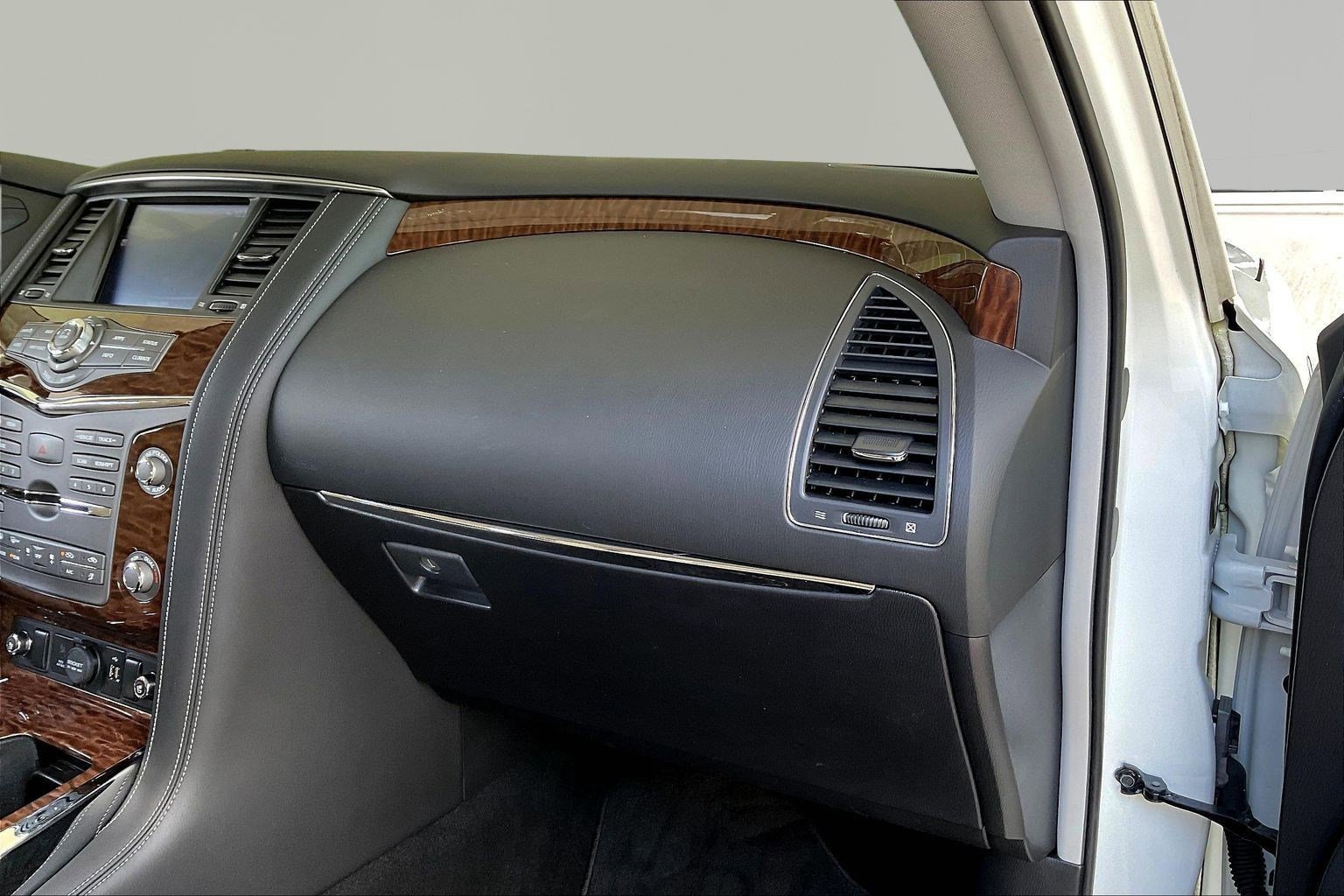 Used 2020 Nissan Armada Platinum w/ Captain's Chairs Package AWD/4WD image 27