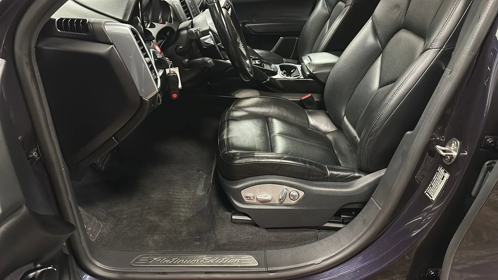 Used 2018 Porsche Cayenne Platinum Edition image 9