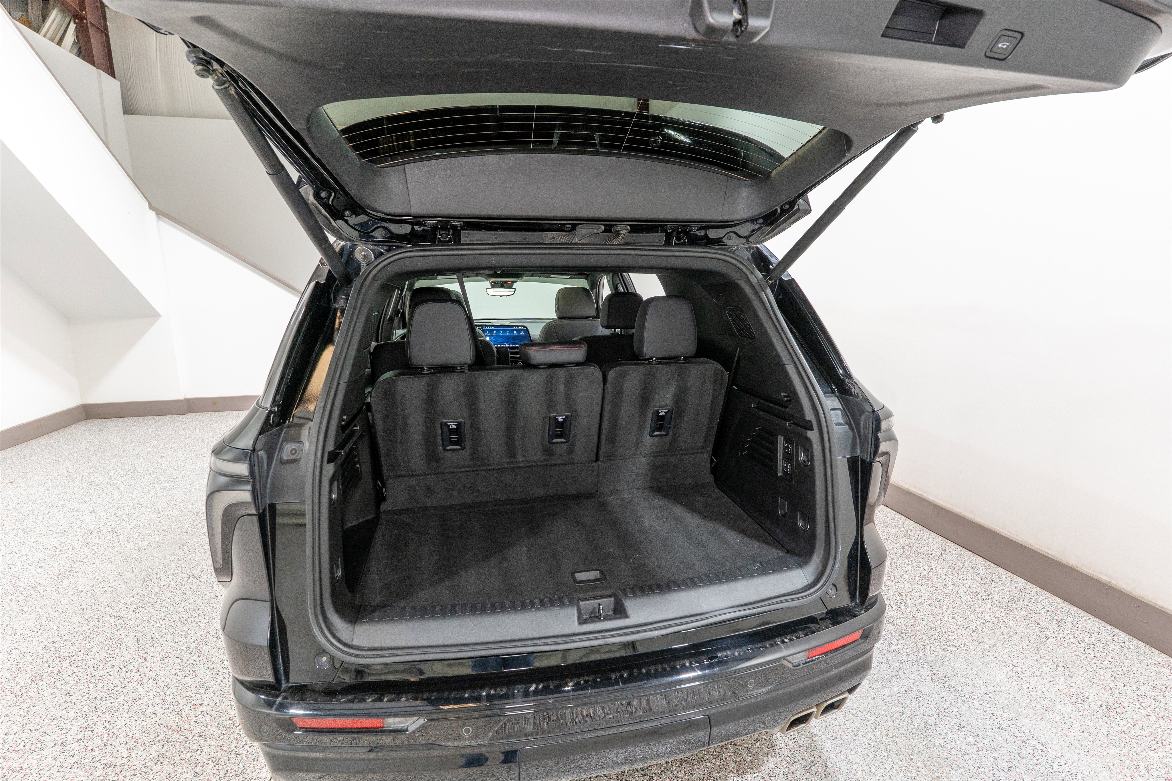 Used 2024 Chevrolet Traverse RS image 36