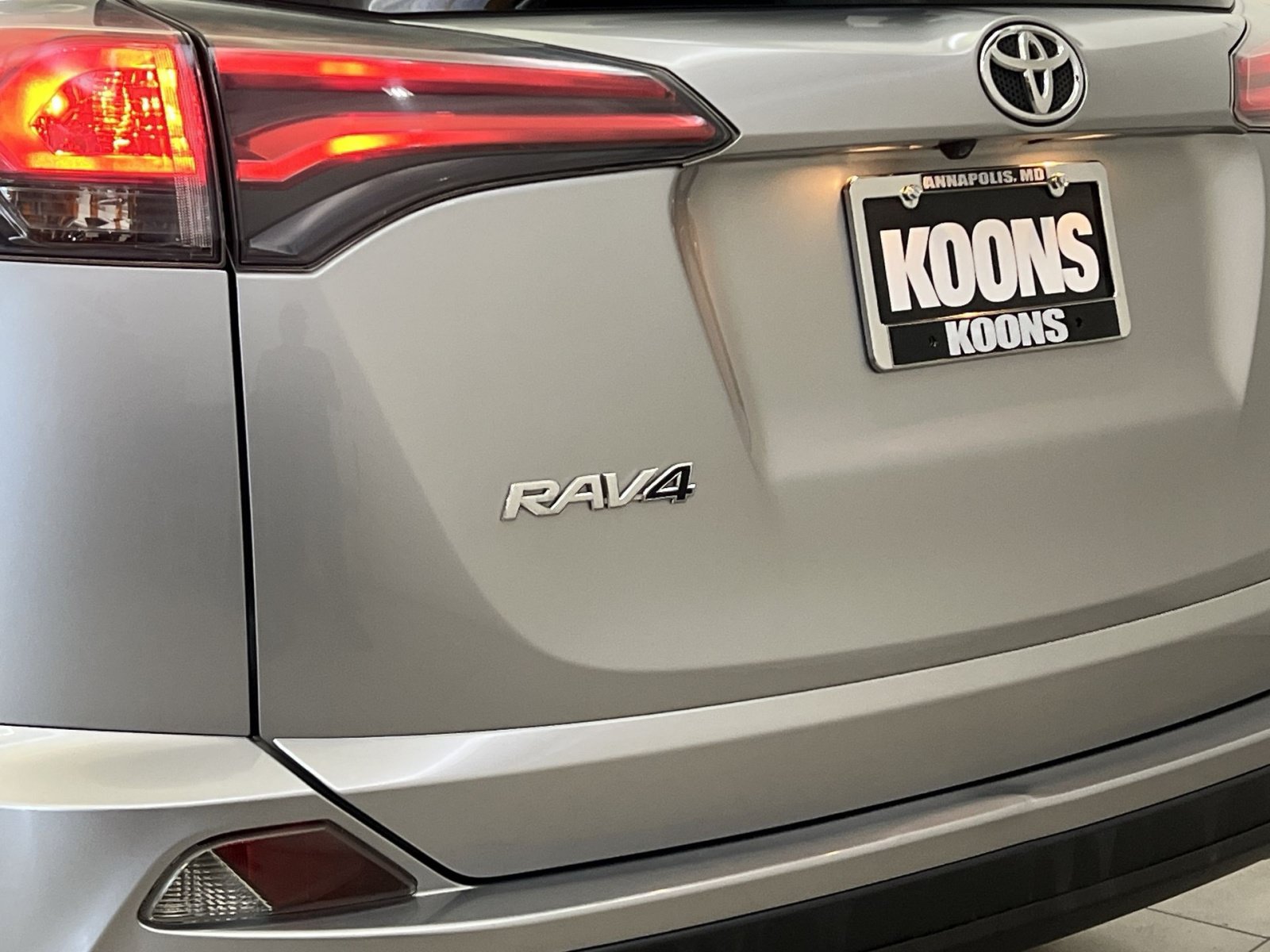 Used 2018 Toyota RAV4 LE w/ All Weather Liner Package AWD/4WD image 30
