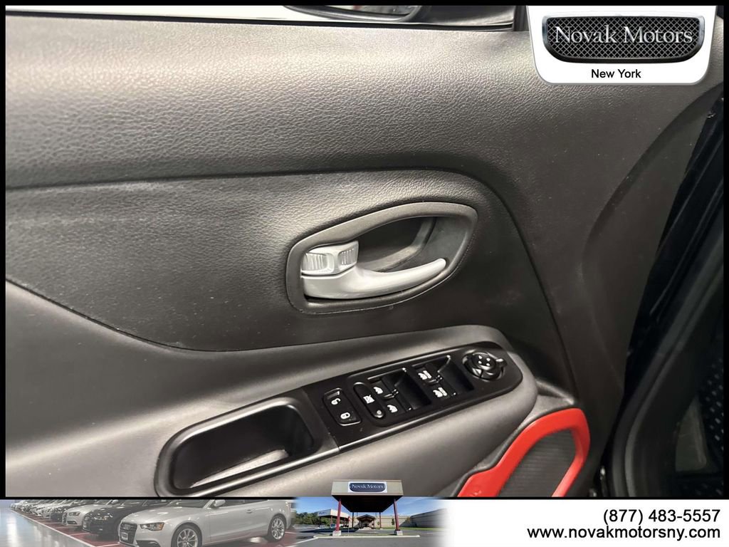 Used 2023 Jeep Renegade Trailhawk image 13