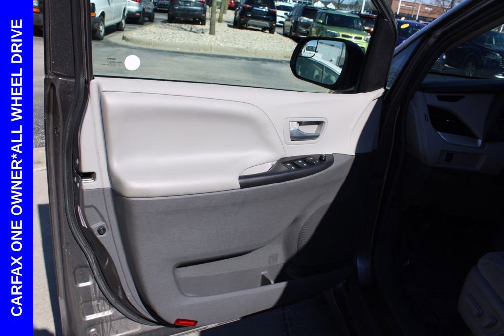 Used 2018 Toyota Sienna LE image 18